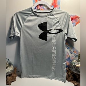 Under Armour HeatGear Gray Youth Large Short Sleeve Shirt